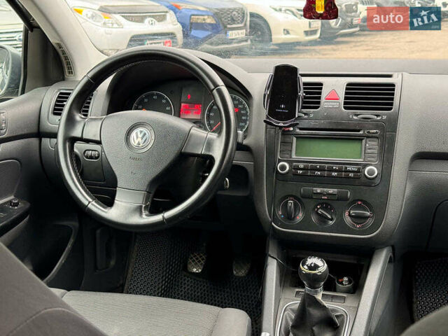 Серый Фольксваген Гольф, объемом двигателя 1.4 л и пробегом 271 тыс. км за 5190 $, фото 22 на Automoto.ua