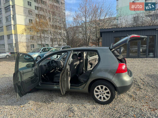 Серый Фольксваген Гольф, объемом двигателя 1.6 л и пробегом 180 тыс. км за 5900 $, фото 51 на Automoto.ua