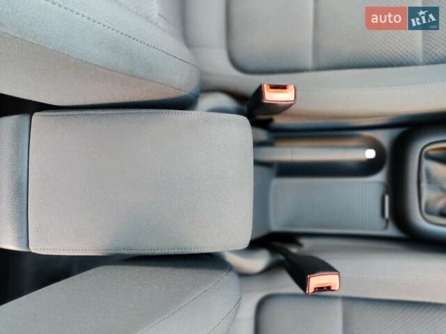 Сірий Фольксваген Гольф, об'ємом двигуна 1.6 л та пробігом 185 тис. км за 5800 $, фото 25 на Automoto.ua