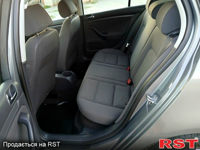 Серый Фольксваген Гольф, объемом двигателя 1.6 л и пробегом 189 тыс. км за 6100 $, фото 7 на Automoto.ua