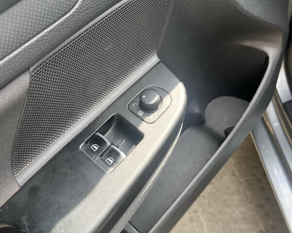 Фольксваген Гольф 2005 у Івано-Франківську на Automoto.ua Сірий Фольксваген Гольф, об'ємом двигуна 1.4 л та пробігом 222 тис. км за 6000 $, фото 14 на Automoto.ua