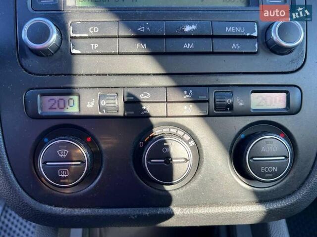 Сірий Фольксваген Гольф, об'ємом двигуна 1.6 л та пробігом 222 тис. км за 4990 $, фото 26 на Automoto.ua