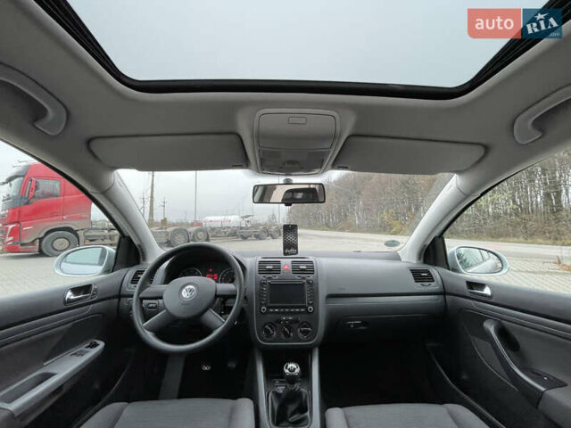 Серый Фольксваген Гольф, объемом двигателя 1.4 л и пробегом 203 тыс. км за 5400 $, фото 70 на Automoto.ua