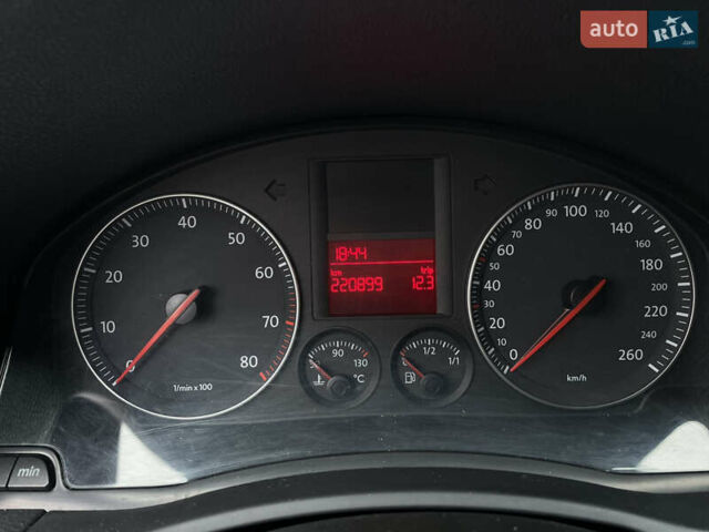 Серый Фольксваген Гольф, объемом двигателя 1.6 л и пробегом 220 тыс. км за 5850 $, фото 16 на Automoto.ua