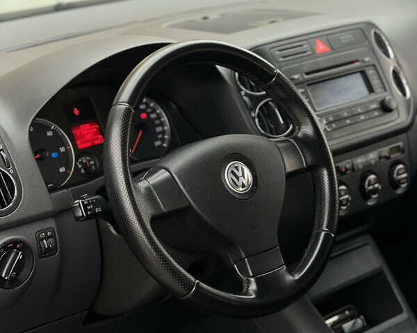 Фольксваген Гольф 2005 у Вінниці на Automoto.ua Сірий Фольксваген Гольф, об'ємом двигуна 1.97 л та пробігом 325 тис. км за 6900 $, фото 29 на Automoto.ua