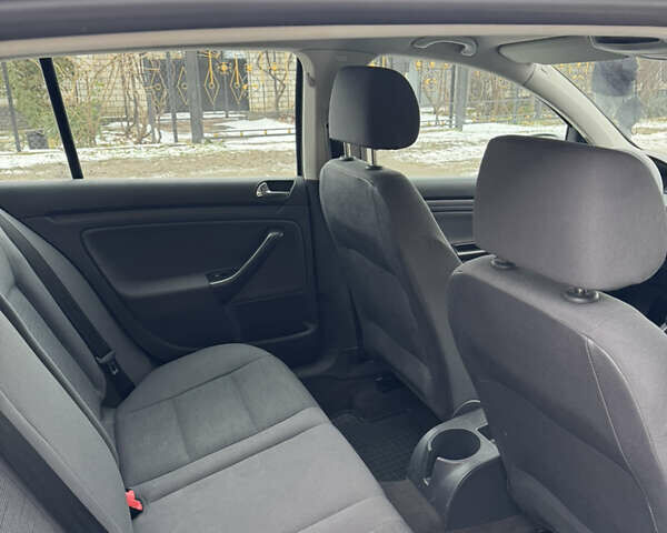 Серый Фольксваген Гольф, объемом двигателя 1.6 л и пробегом 211 тыс. км за 5600 $, фото 9 на Automoto.ua