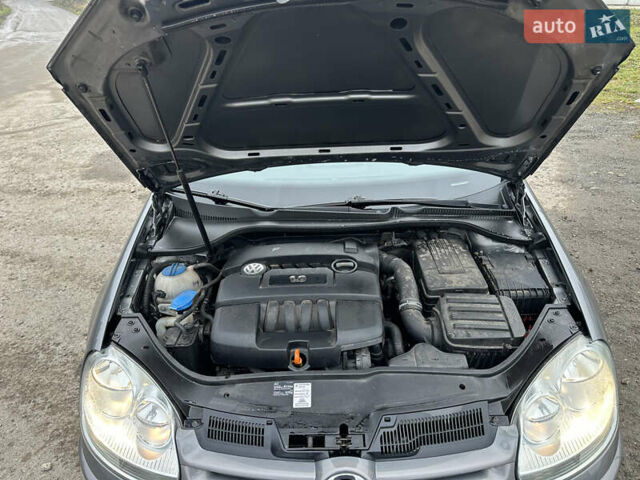 Серый Фольксваген Гольф, объемом двигателя 1.6 л и пробегом 202 тыс. км за 6300 $, фото 18 на Automoto.ua