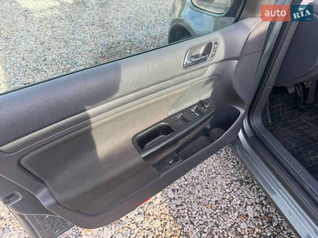 Серый Фольксваген Гольф, объемом двигателя 1.6 л и пробегом 180 тыс. км за 5900 $, фото 28 на Automoto.ua