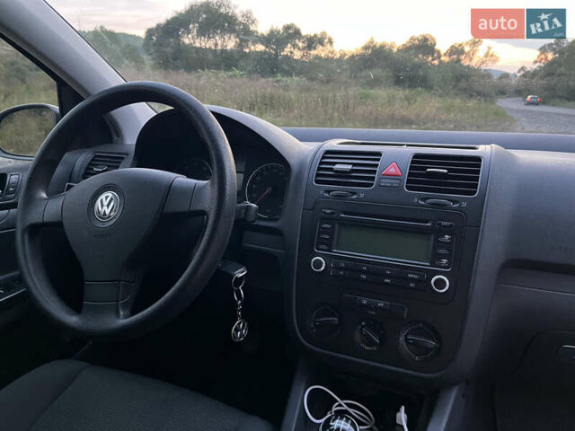 Фольксваген Гольф 2005 в Сваляве на Automoto.ua Серый Фольксваген Гольф, объемом двигателя 1.39 л и пробегом 191 тыс. км за 4700 $, фото 5 на Automoto.ua