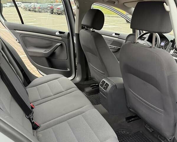 Серый Фольксваген Гольф, объемом двигателя 1.6 л и пробегом 181 тыс. км за 5500 $, фото 9 на Automoto.ua