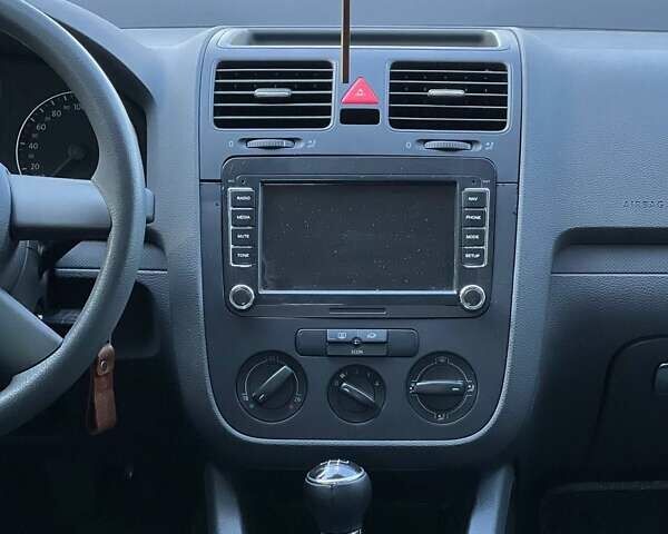 Сірий Фольксваген Гольф, об'ємом двигуна 1.4 л та пробігом 165 тис. км за 5700 $, фото 7 на Automoto.ua