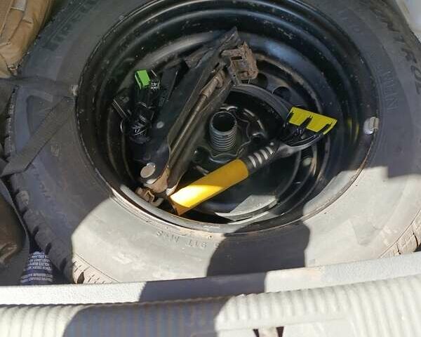 Серый Фольксваген Гольф, объемом двигателя 1.6 л и пробегом 273 тыс. км за 5600 $, фото 17 на Automoto.ua