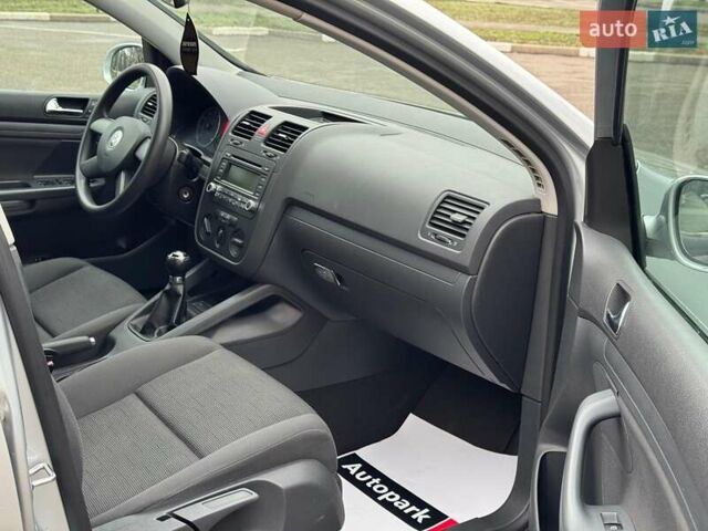 Сірий Фольксваген Гольф, об'ємом двигуна 1.4 л та пробігом 216 тис. км за 5490 $, фото 13 на Automoto.ua