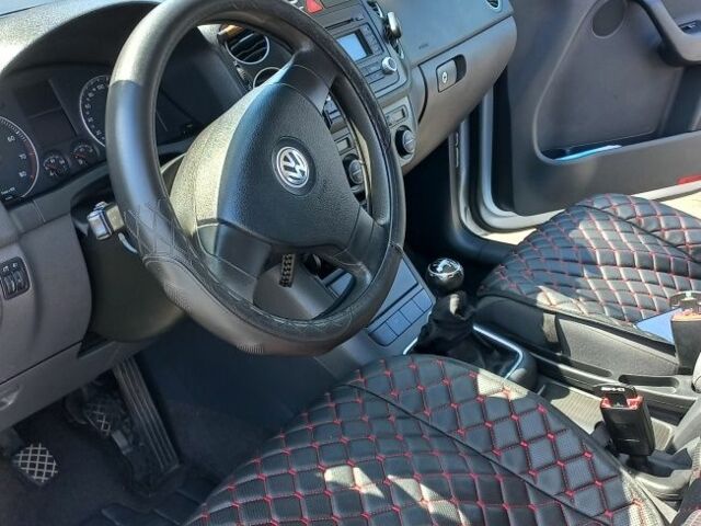 Серый Фольксваген Гольф, объемом двигателя 1.6 л и пробегом 350 тыс. км за 5309 $, фото 7 на Automoto.ua