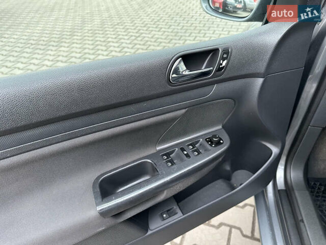 Серый Фольксваген Гольф, объемом двигателя 1.4 л и пробегом 270 тыс. км за 4400 $, фото 6 на Automoto.ua