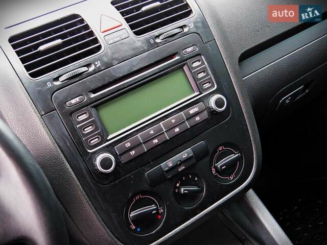 Сірий Фольксваген Гольф, об'ємом двигуна 1.6 л та пробігом 226 тис. км за 5000 $, фото 9 на Automoto.ua