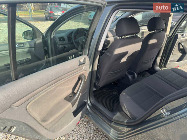 Серый Фольксваген Гольф, объемом двигателя 1.6 л и пробегом 180 тыс. км за 5900 $, фото 41 на Automoto.ua