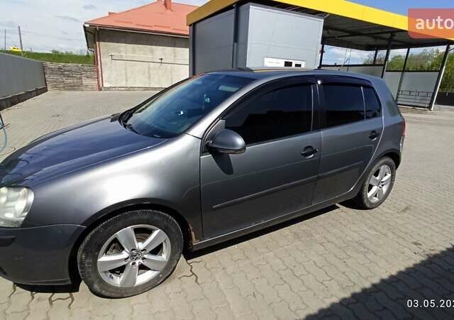 Серый Фольксваген Гольф, объемом двигателя 1.6 л и пробегом 310 тыс. км за 5100 $, фото 7 на Automoto.ua