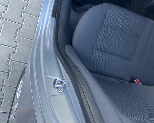 Фольксваген Гольф 2005 у Ямпіль на Automoto.ua Сірий Фольксваген Гольф, об'ємом двигуна 1.6 л та пробігом 266 тис. км за 5750 $, фото 28 на Automoto.ua