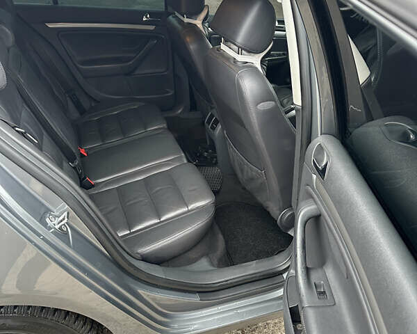 Серый Фольксваген Гольф, объемом двигателя 1.6 л и пробегом 202 тыс. км за 6300 $, фото 15 на Automoto.ua