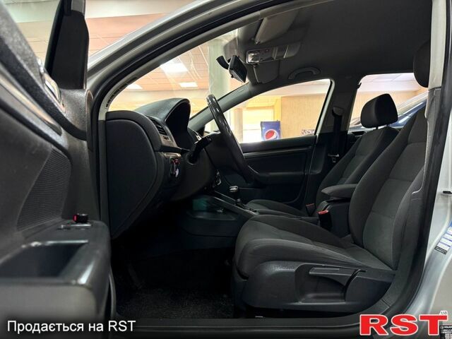 Сірий Фольксваген Гольф, об'ємом двигуна 1.6 л та пробігом 235 тис. км за 6000 $, фото 5 на Automoto.ua