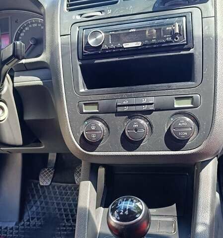 Сірий Фольксваген Гольф, об'ємом двигуна 1.6 л та пробігом 211 тис. км за 4700 $, фото 6 на Automoto.ua