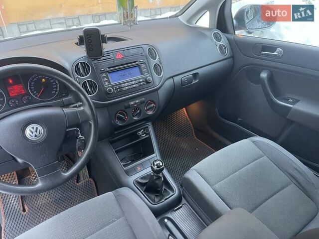 Серый Фольксваген Гольф, объемом двигателя 1.6 л и пробегом 225 тыс. км за 4899 $, фото 15 на Automoto.ua