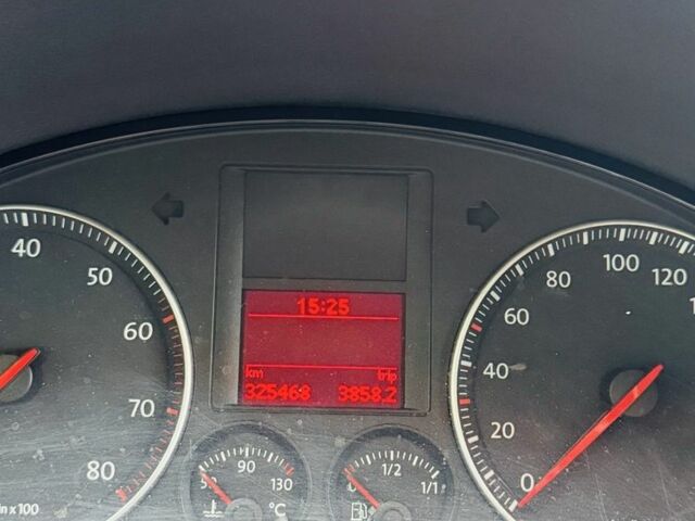 Серый Фольксваген Гольф, объемом двигателя 1.4 л и пробегом 326 тыс. км за 2150 $, фото 4 на Automoto.ua