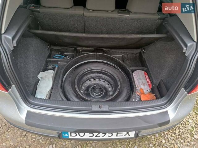 Серый Фольксваген Гольф, объемом двигателя 1.6 л и пробегом 211 тыс. км за 5900 $, фото 7 на Automoto.ua