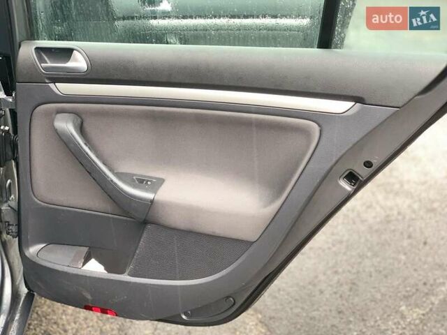 Сірий Фольксваген Гольф, об'ємом двигуна 2 л та пробігом 185 тис. км за 5990 $, фото 18 на Automoto.ua