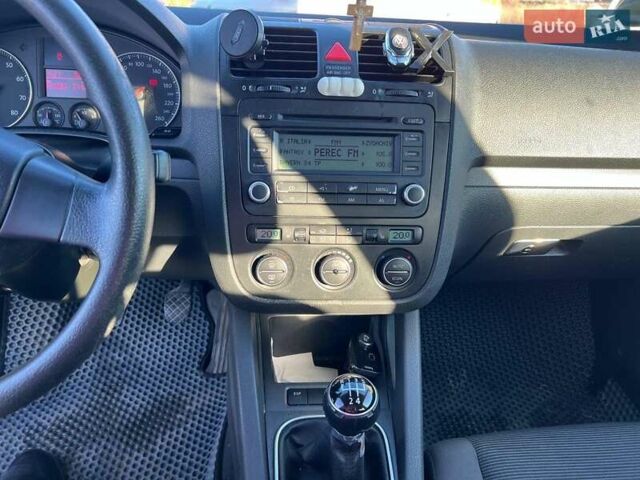 Сірий Фольксваген Гольф, об'ємом двигуна 1.6 л та пробігом 222 тис. км за 4990 $, фото 24 на Automoto.ua