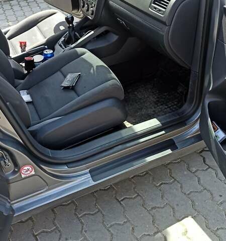 Серый Фольксваген Гольф, объемом двигателя 1.6 л и пробегом 310 тыс. км за 5100 $, фото 16 на Automoto.ua