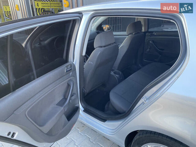 Фольксваген Гольф 2005 у Ямпіль на Automoto.ua Сірий Фольксваген Гольф, об'ємом двигуна 1.6 л та пробігом 266 тис. км за 5750 $, фото 13 на Automoto.ua