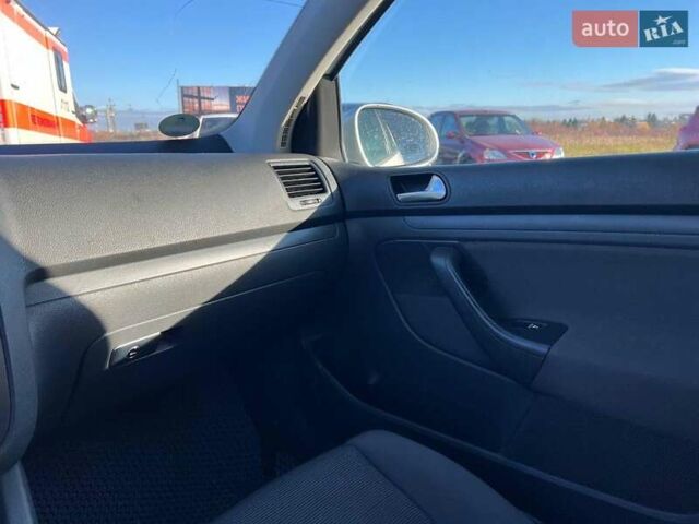 Сірий Фольксваген Гольф, об'ємом двигуна 1.6 л та пробігом 222 тис. км за 4990 $, фото 28 на Automoto.ua