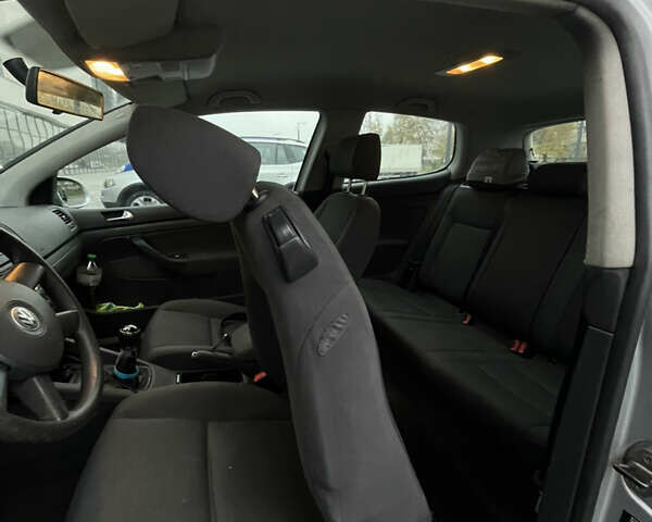 Сірий Фольксваген Гольф, об'ємом двигуна 1.39 л та пробігом 312 тис. км за 5000 $, фото 5 на Automoto.ua