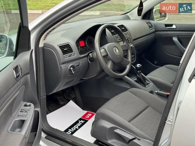 Сірий Фольксваген Гольф, об'ємом двигуна 1.4 л та пробігом 216 тис. км за 5490 $, фото 10 на Automoto.ua
