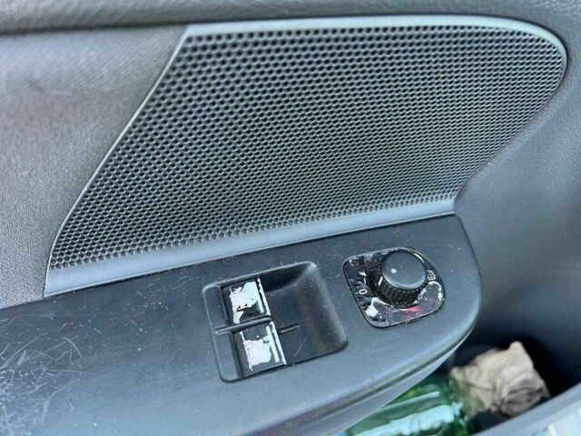 Серый Фольксваген Гольф, объемом двигателя 1.6 л и пробегом 222 тыс. км за 4990 $, фото 15 на Automoto.ua