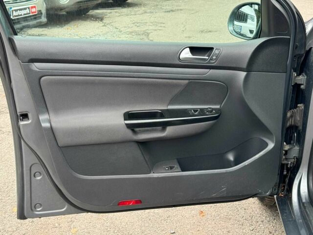 Серый Фольксваген Гольф, объемом двигателя 1.4 л и пробегом 271 тыс. км за 5090 $, фото 11 на Automoto.ua