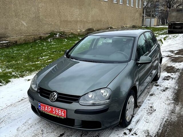 Серый Фольксваген Гольф, объемом двигателя 1.6 л и пробегом 211 тыс. км за 5600 $, фото 1 на Automoto.ua
