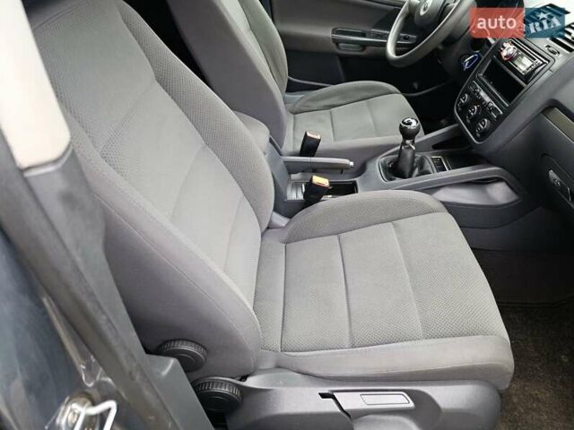 Серый Фольксваген Гольф, объемом двигателя 1.6 л и пробегом 331 тыс. км за 5100 $, фото 11 на Automoto.ua