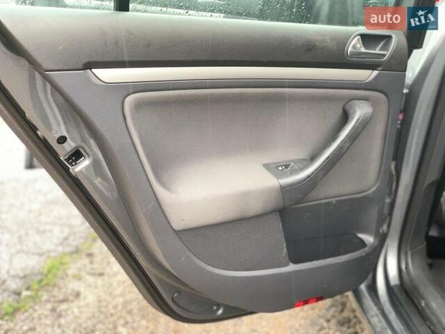 Сірий Фольксваген Гольф, об'ємом двигуна 2 л та пробігом 185 тис. км за 5990 $, фото 20 на Automoto.ua