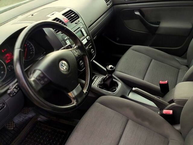 Серый Фольксваген Гольф, объемом двигателя 1.6 л и пробегом 185 тыс. км за 5500 $, фото 7 на Automoto.ua