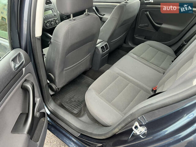Сірий Фольксваген Гольф, об'ємом двигуна 1.6 л та пробігом 200 тис. км за 5999 $, фото 10 на Automoto.ua