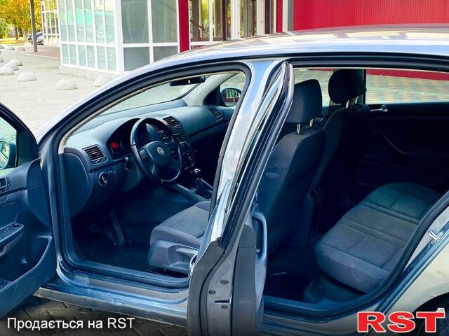 Фольксваген Гольф 2005 в Новомосковске на Automoto.ua Серый Фольксваген Гольф, объемом двигателя 1.6 л и пробегом 264 тыс. км за 4700 $, фото 3 на Automoto.ua