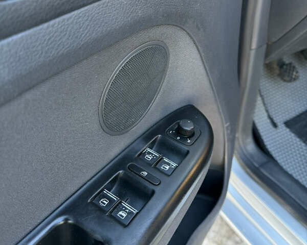 Сірий Фольксваген Гольф, об'ємом двигуна 1.6 л та пробігом 308 тис. км за 4750 $, фото 16 на Automoto.ua