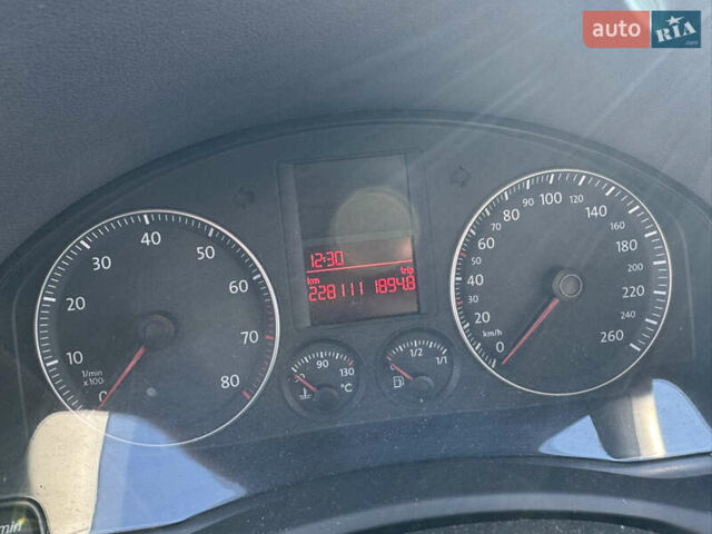 Сірий Фольксваген Гольф, об'ємом двигуна 1.6 л та пробігом 229 тис. км за 5050 $, фото 21 на Automoto.ua