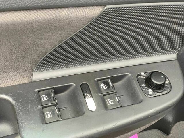 Сірий Фольксваген Гольф, об'ємом двигуна 2 л та пробігом 185 тис. км за 5640 $, фото 22 на Automoto.ua