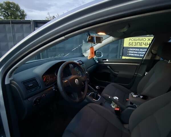 Серый Фольксваген Гольф, объемом двигателя 1.4 л и пробегом 240 тыс. км за 5150 $, фото 7 на Automoto.ua