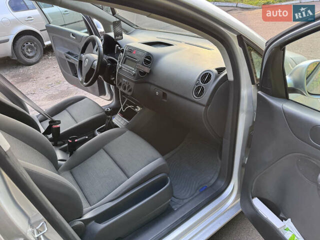 Сірий Фольксваген Гольф, об'ємом двигуна 1.4 л та пробігом 267 тис. км за 5100 $, фото 12 на Automoto.ua