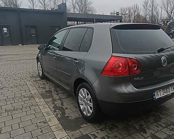 Серый Фольксваген Гольф, объемом двигателя 1.6 л и пробегом 331 тыс. км за 5100 $, фото 1 на Automoto.ua